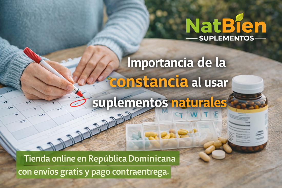 Imagen de una persona marcando un calendario junto a un frasco y organizador de suplementos, representando la constancia en el uso de suplementos naturales. Incluye el logo de NatBien y un mensaje sobre envíos gratis y pago contraentrega.